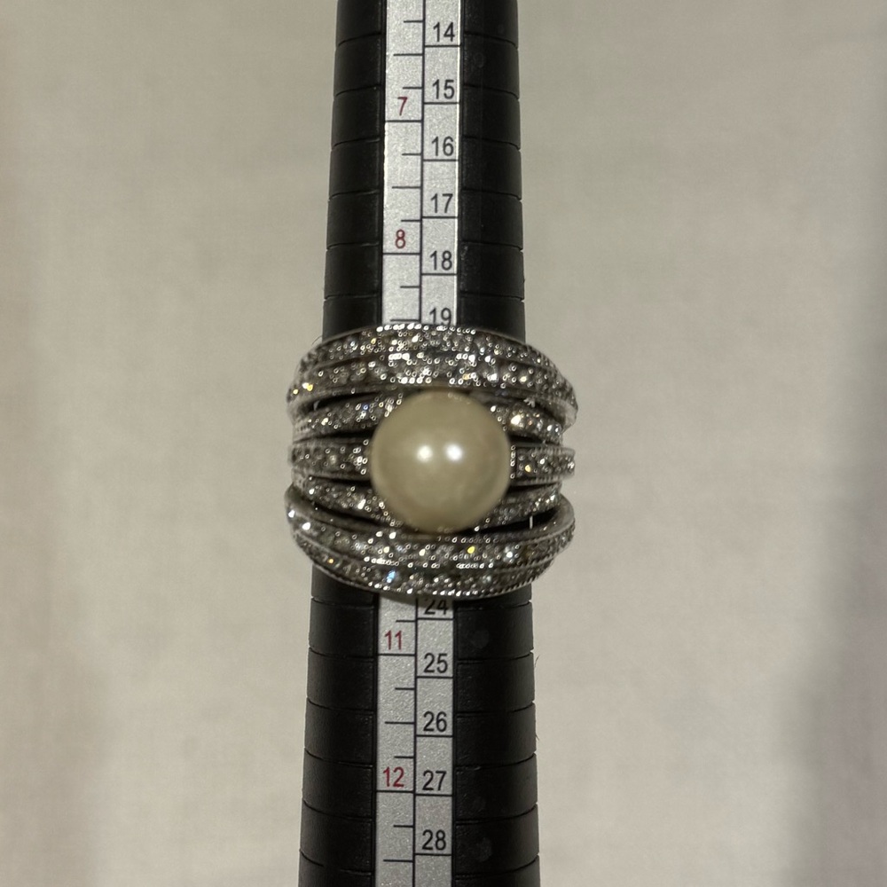 Lustrous Pearl and Silver Band Ring